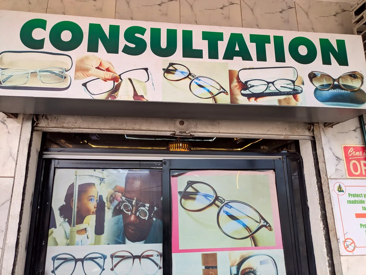 The “Consultation” sign above the practice entrance, in Bonaberi.