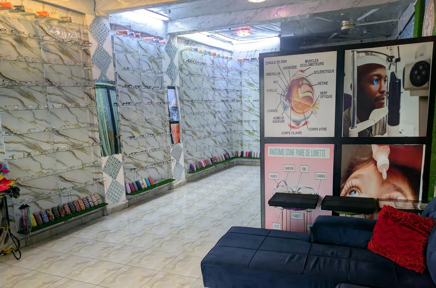 Intérieur du cabinet DM OPTIQUE SARL à Bonabéri