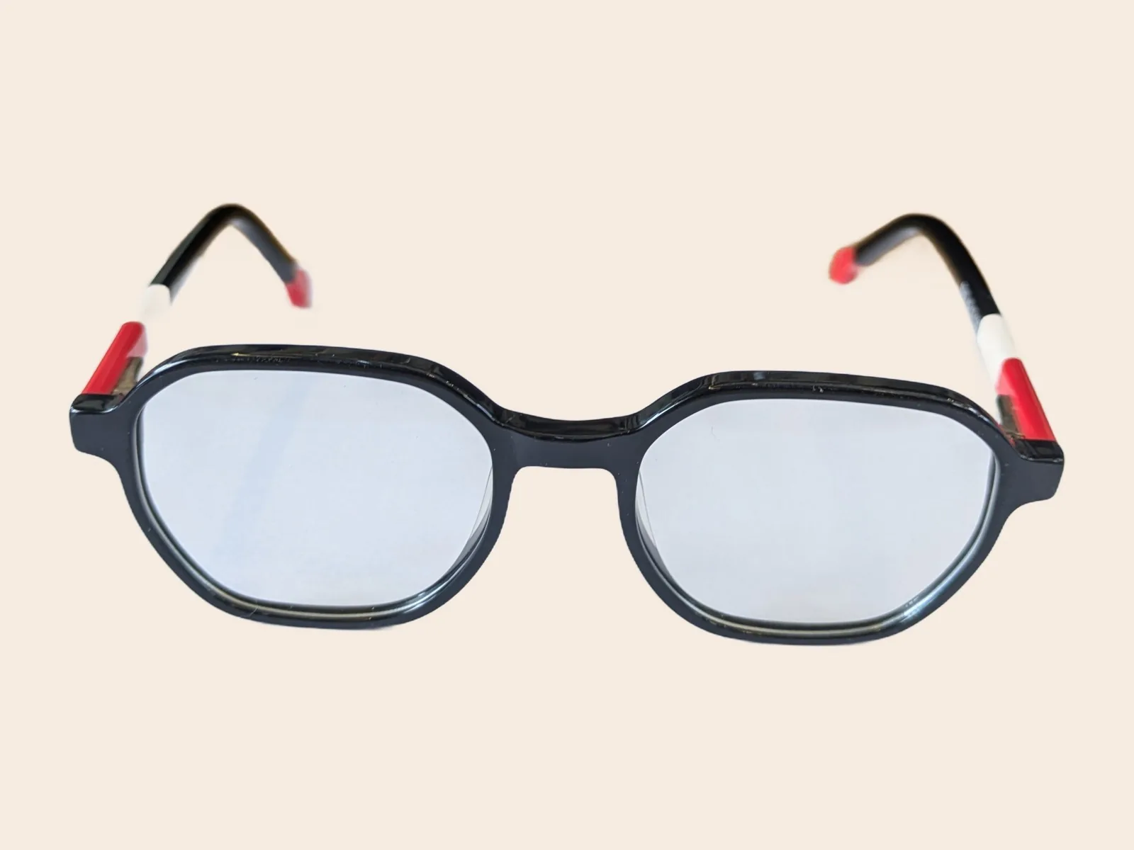 E13 · Round, black and red