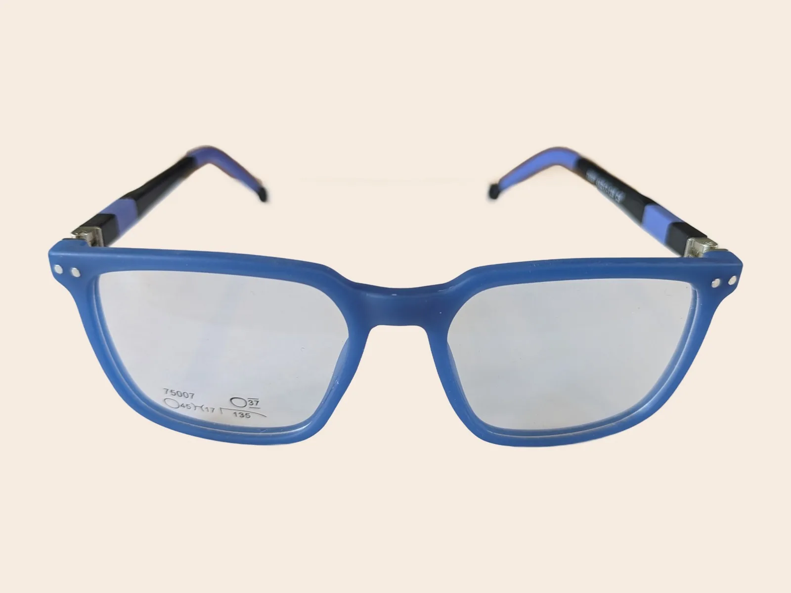E16 · Square, blue