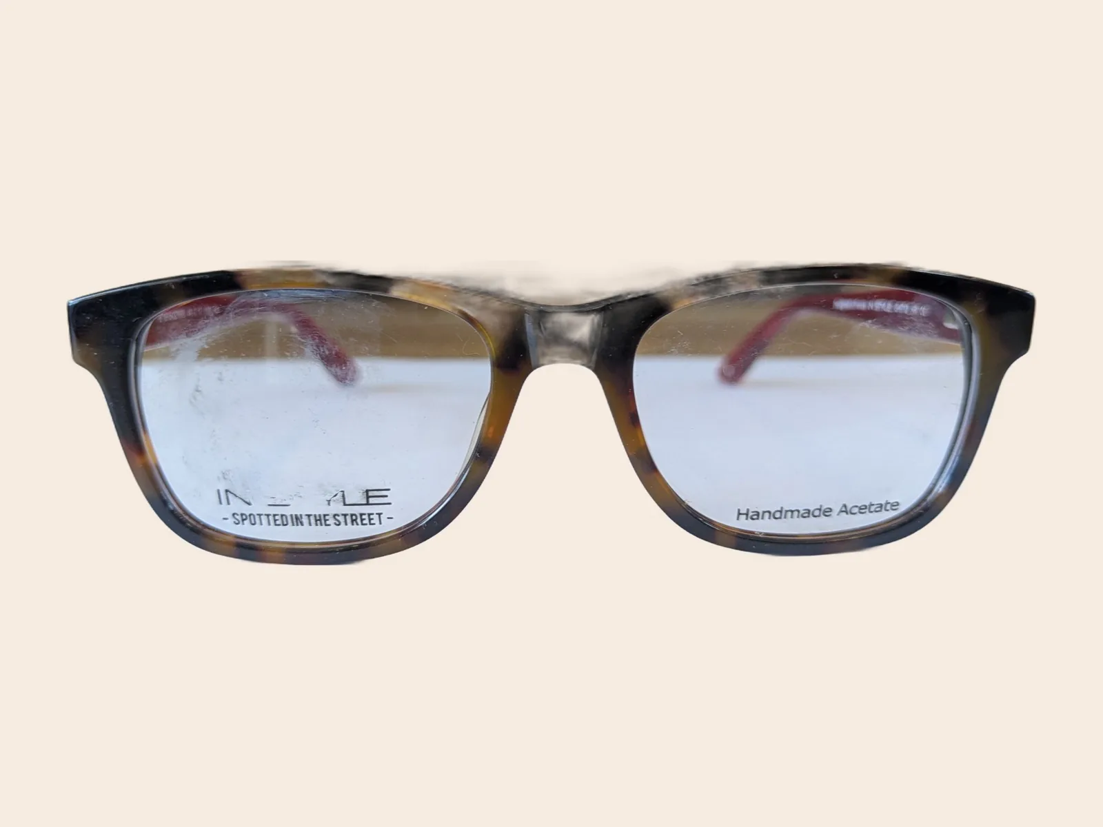 E22 · Square, tortoiseshell