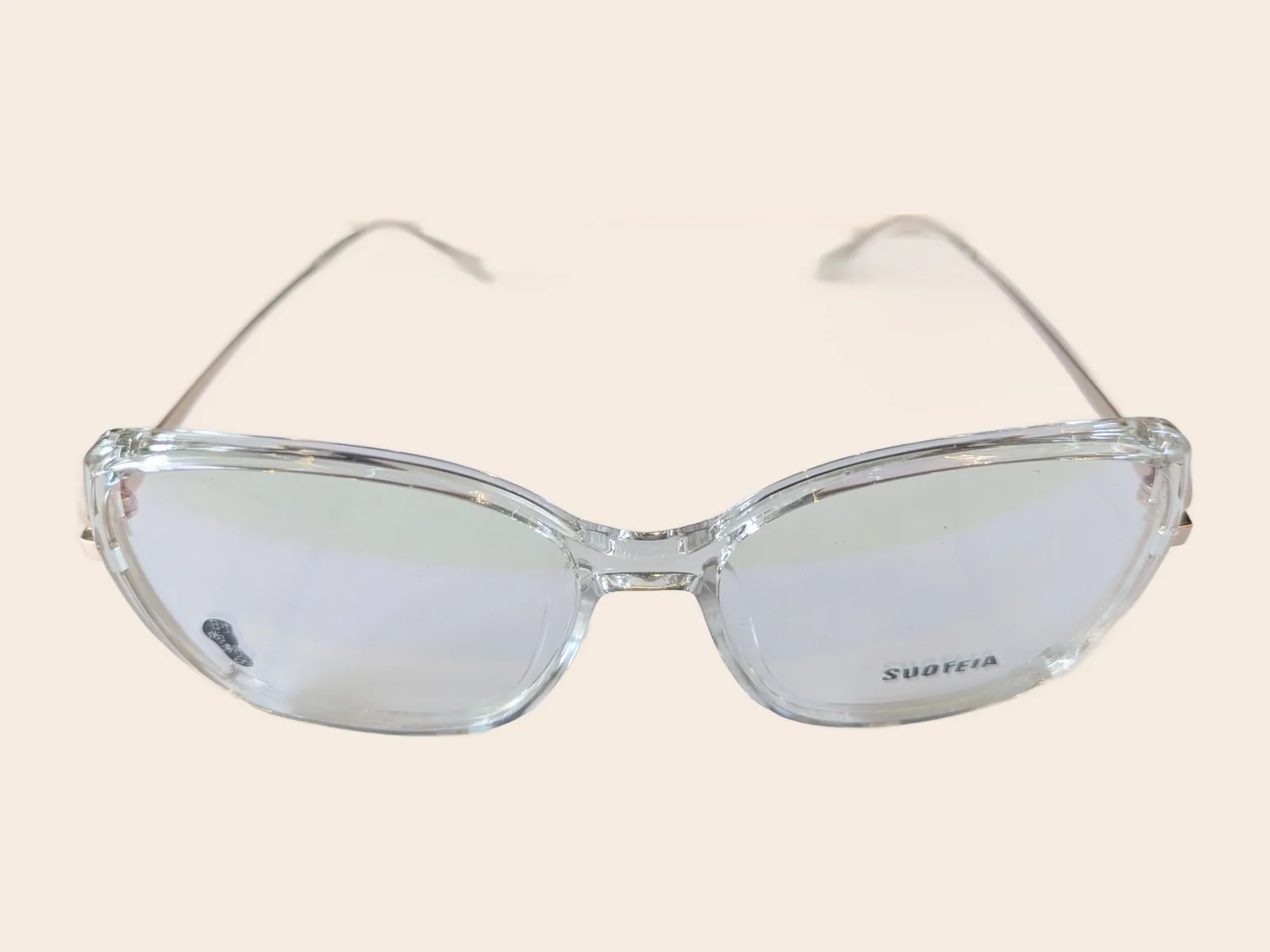 F06 · Butterfly, clear