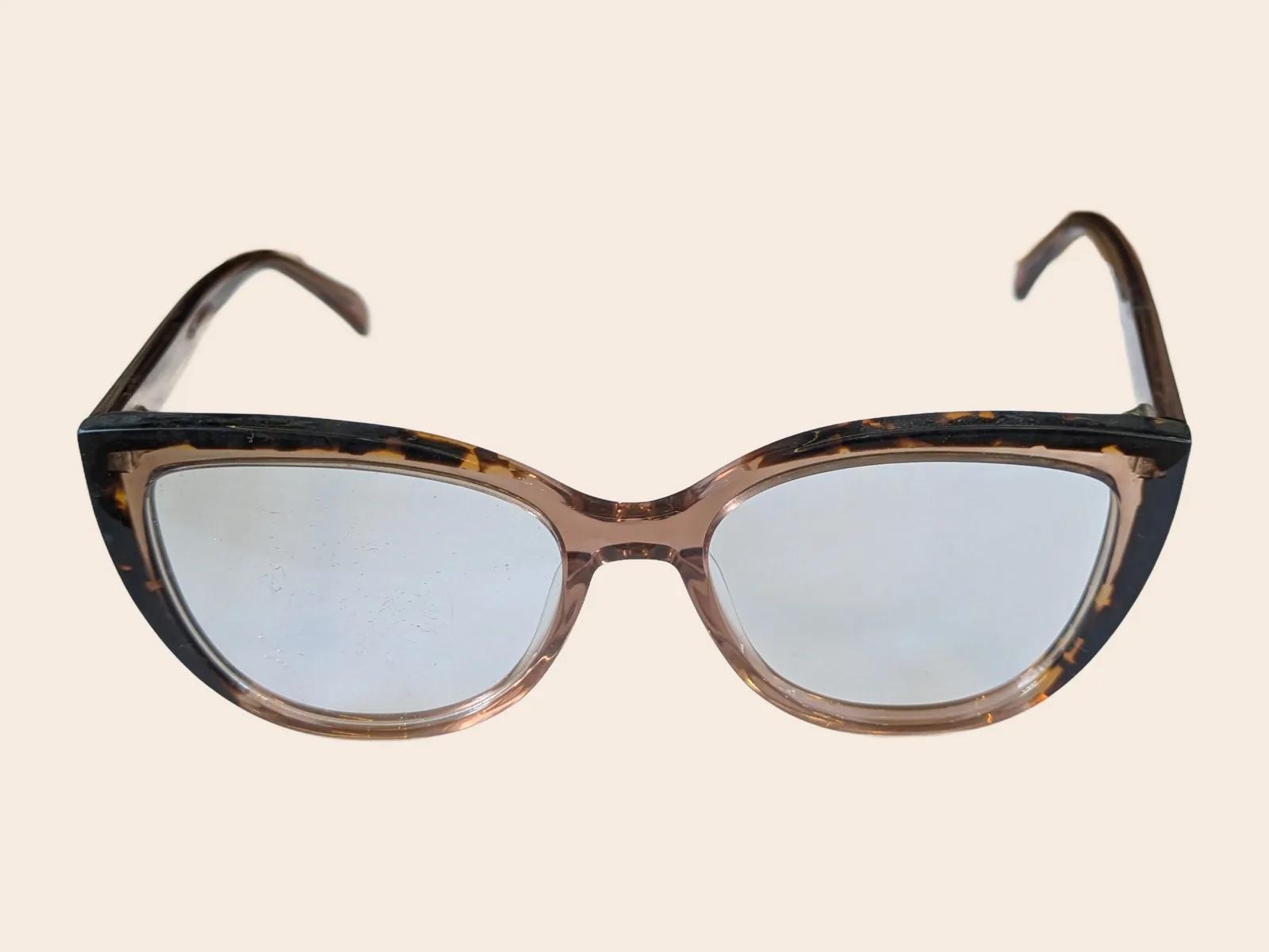 F19 · Butterfly, tortoiseshell