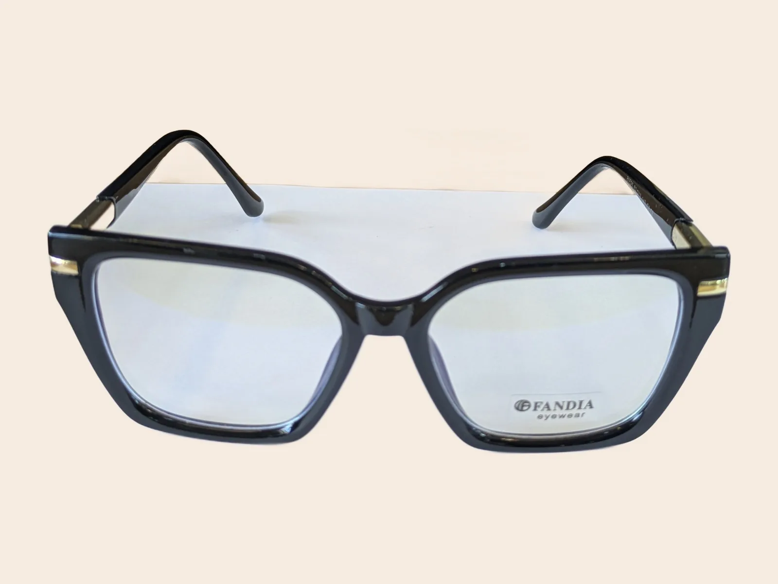 F21 · Square, black